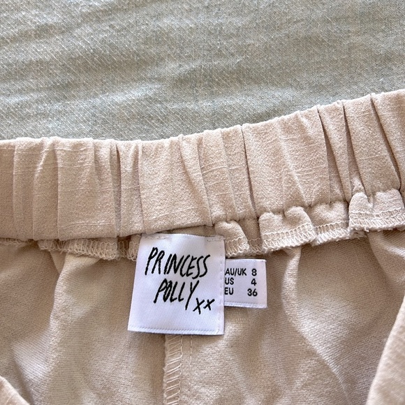 *Like New* Princess Polly High Waist Cream Shorts Sz 4 - Picture 6 of 7